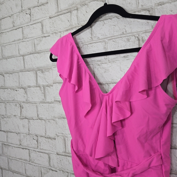 Hot pink one-piece low back swimsuit - Picture 5 of 12